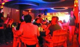 郑州酒吧爆料事件最新,揭秘背后真相与争议
